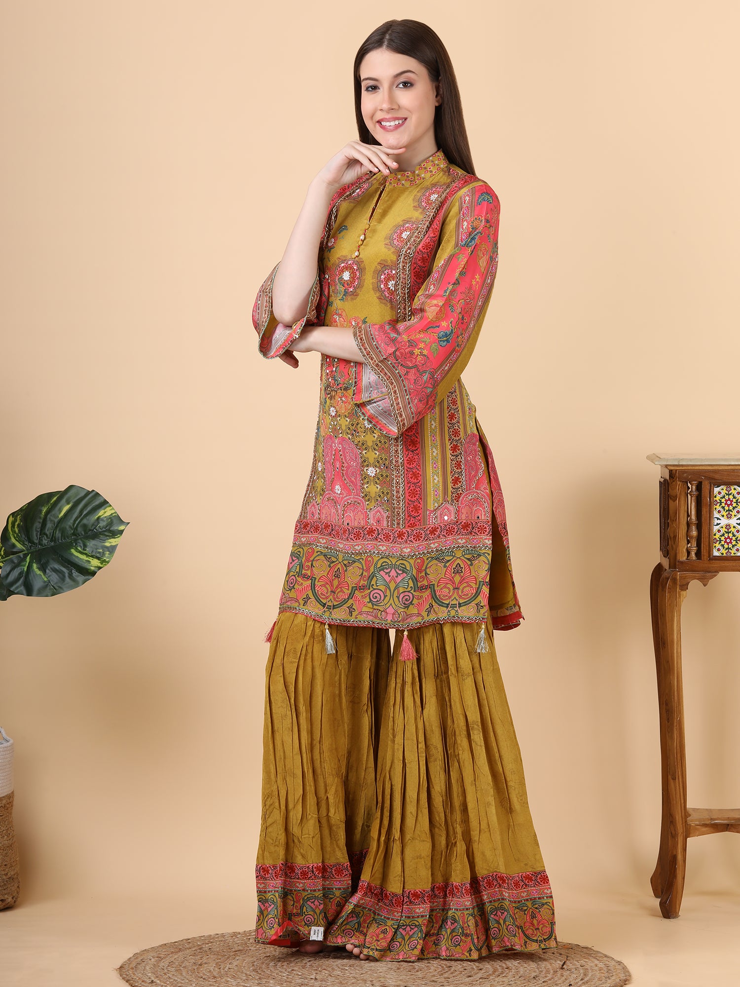 ELEGANT GARARA SUIT