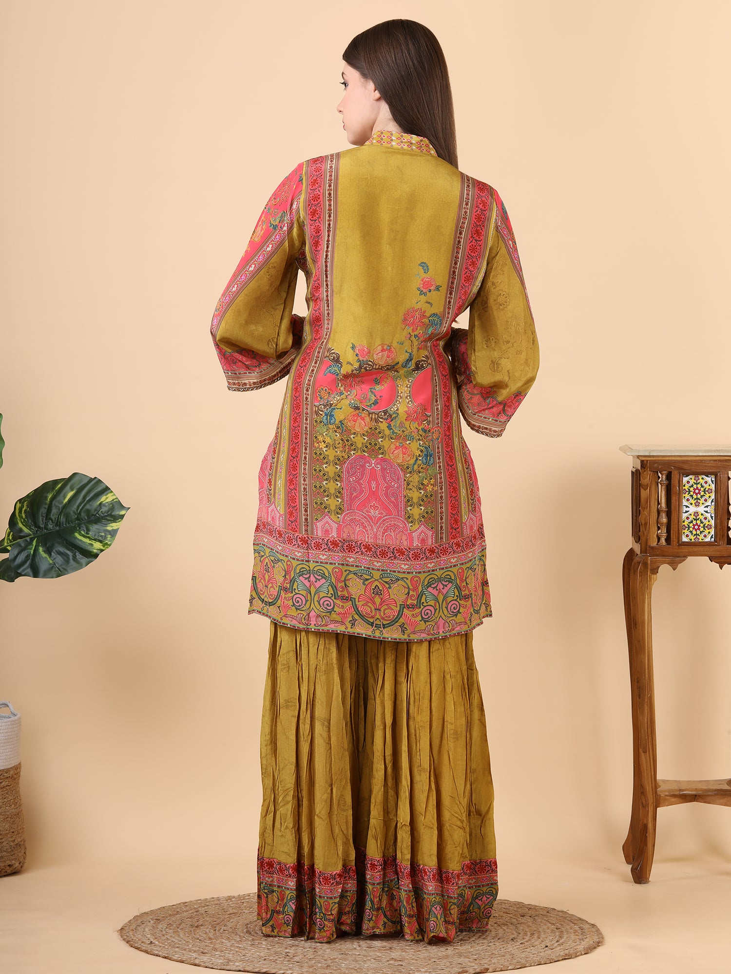 ELEGANT GARARA SUIT