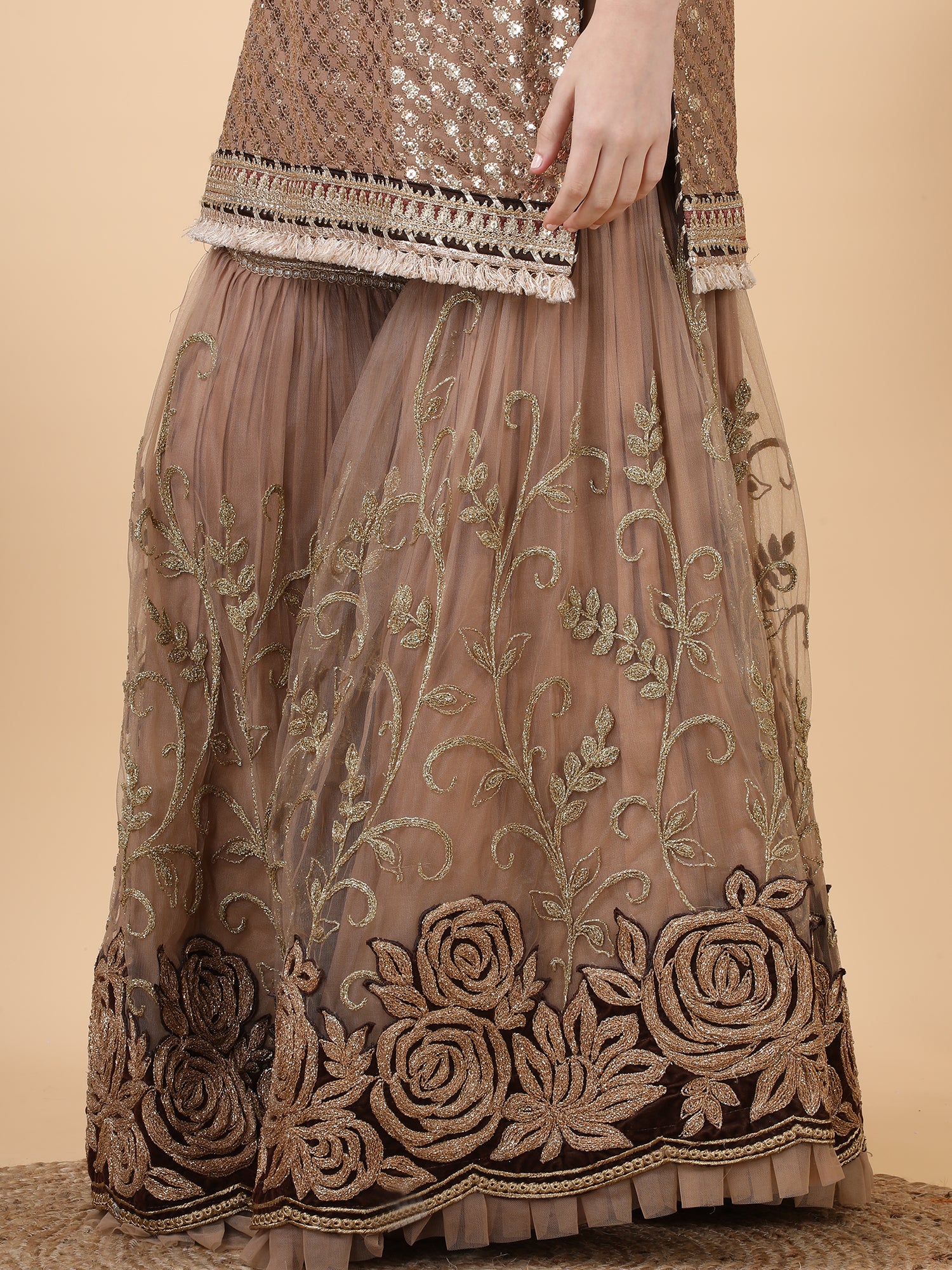 FABRIC-georgette                            EMBROIDERY-sequence                         DESIGN PATTERN- sharara style                                       WITH-net dupatta