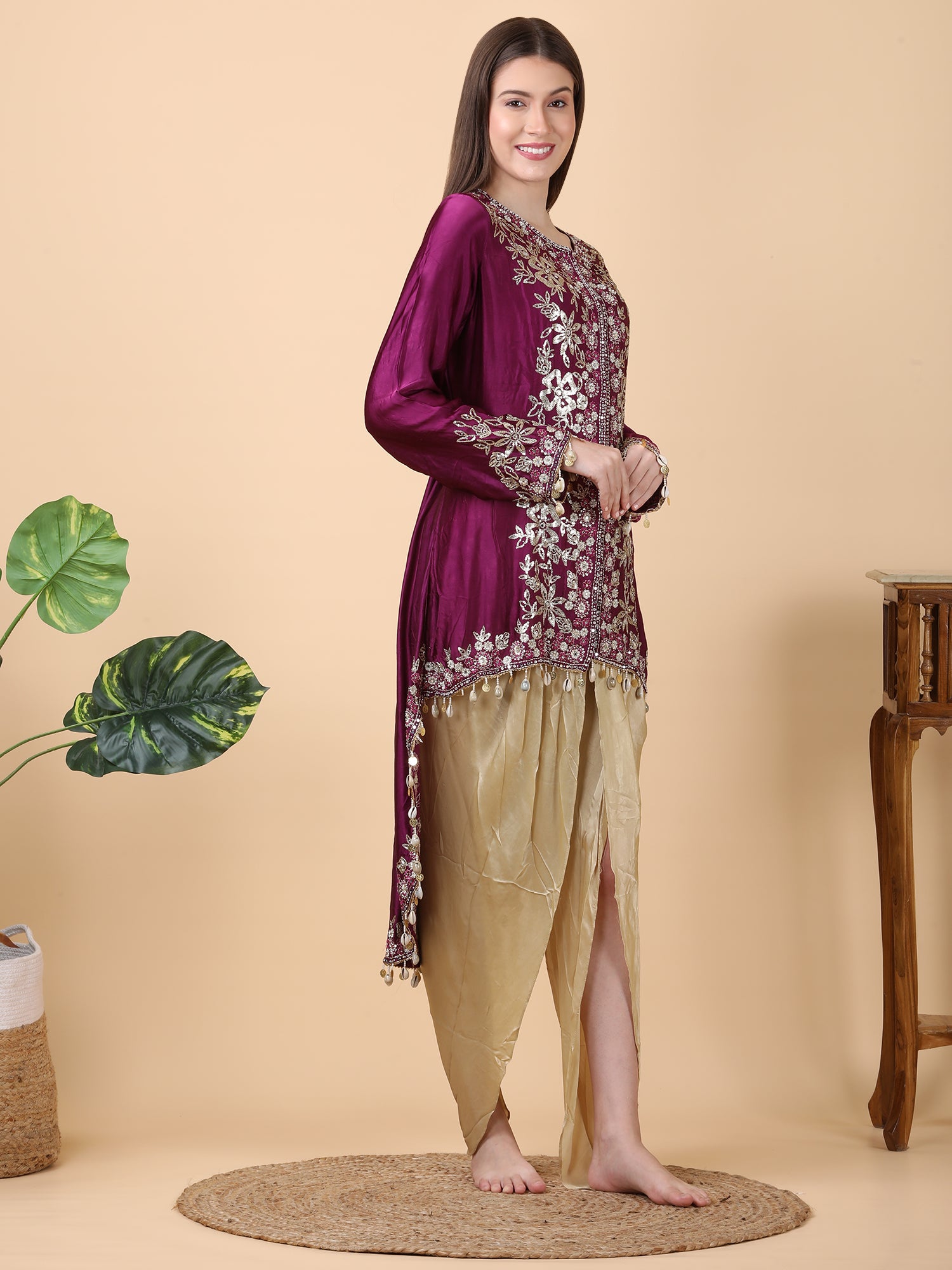 ELEGANT VELVET TAIL CUT