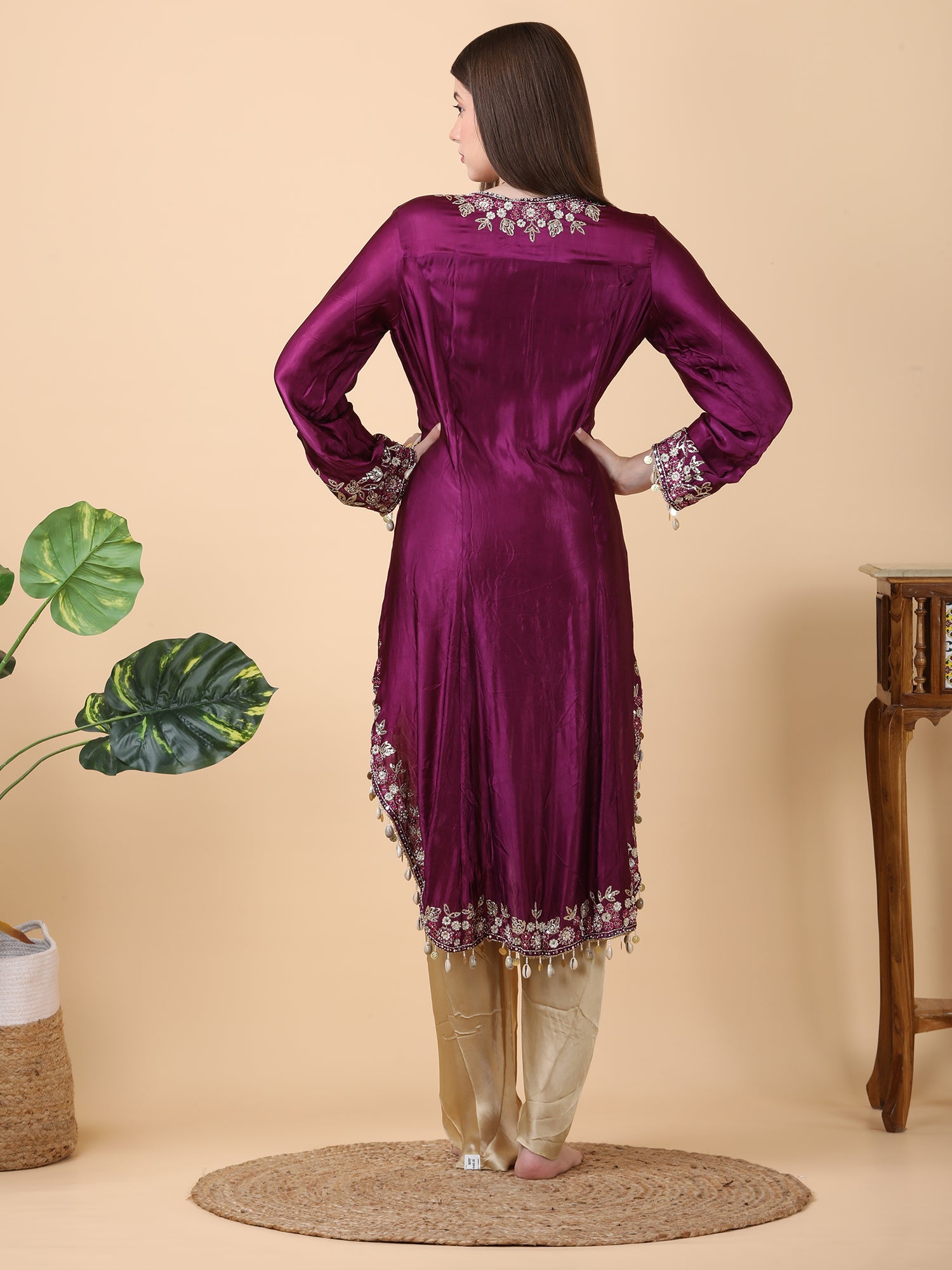 ELEGANT VELVET TAIL CUT