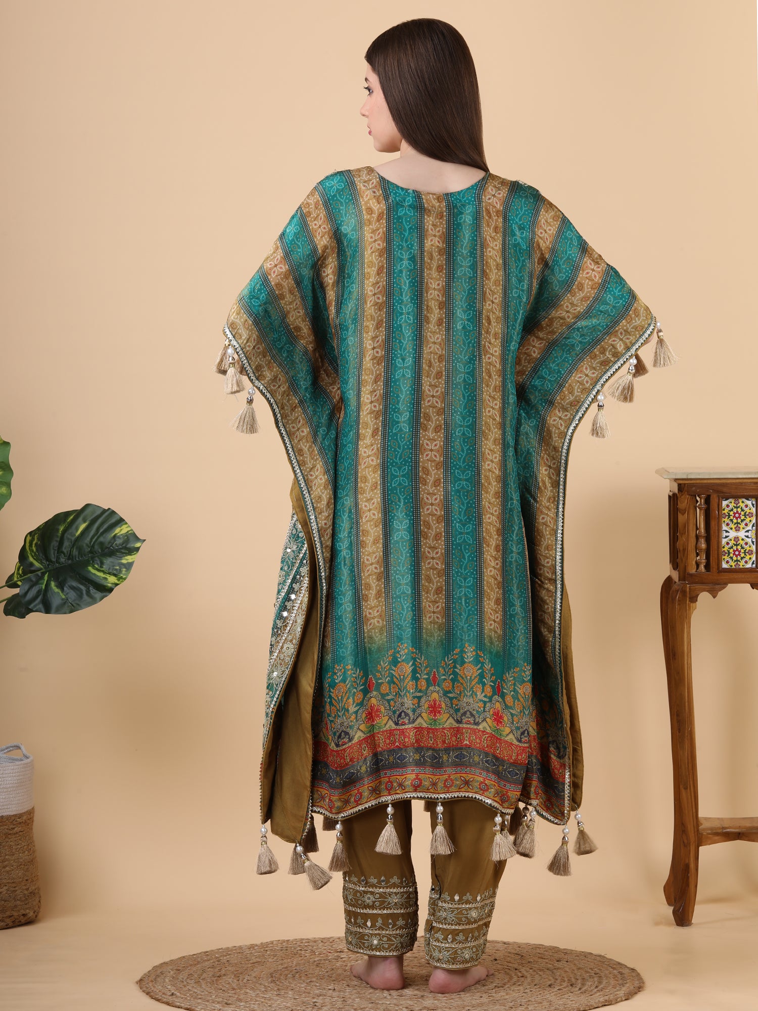 FABRIC- shimmer crepe                          EMBROIDERY-mirror , gota                         DESIGN PATTERN-kaftan                      WITH-pants